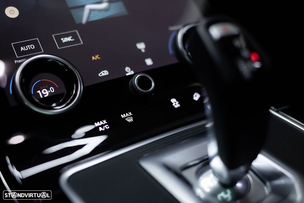 Land Rover Range Rover Evoque 1.5 P300e AWD Auto - 34