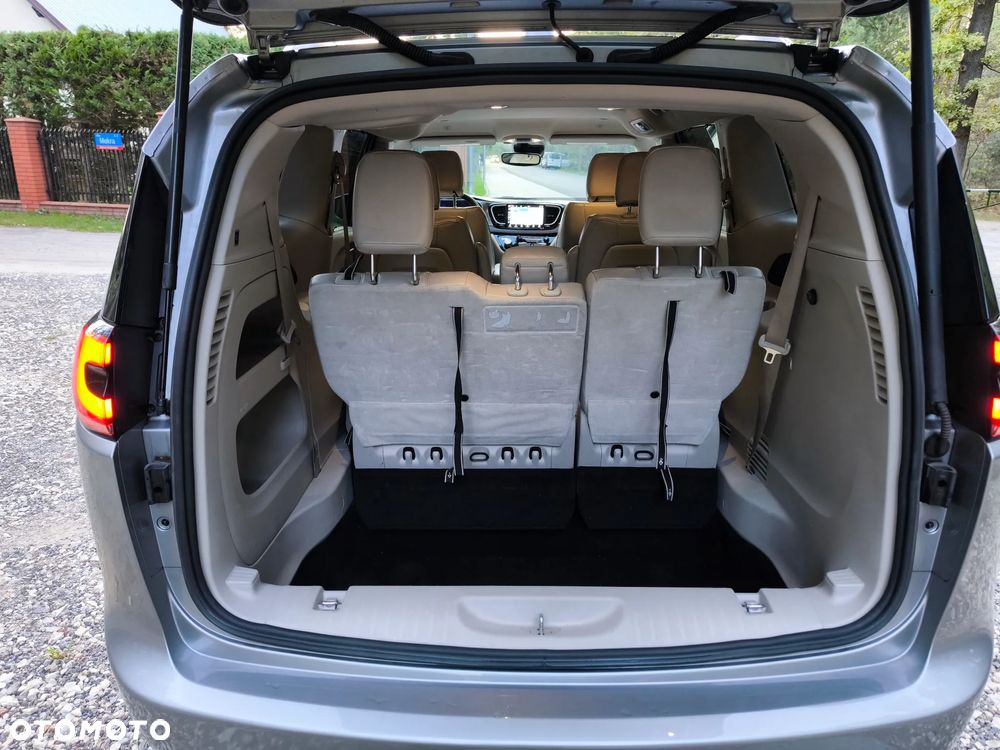 Chrysler Pacifica - 21