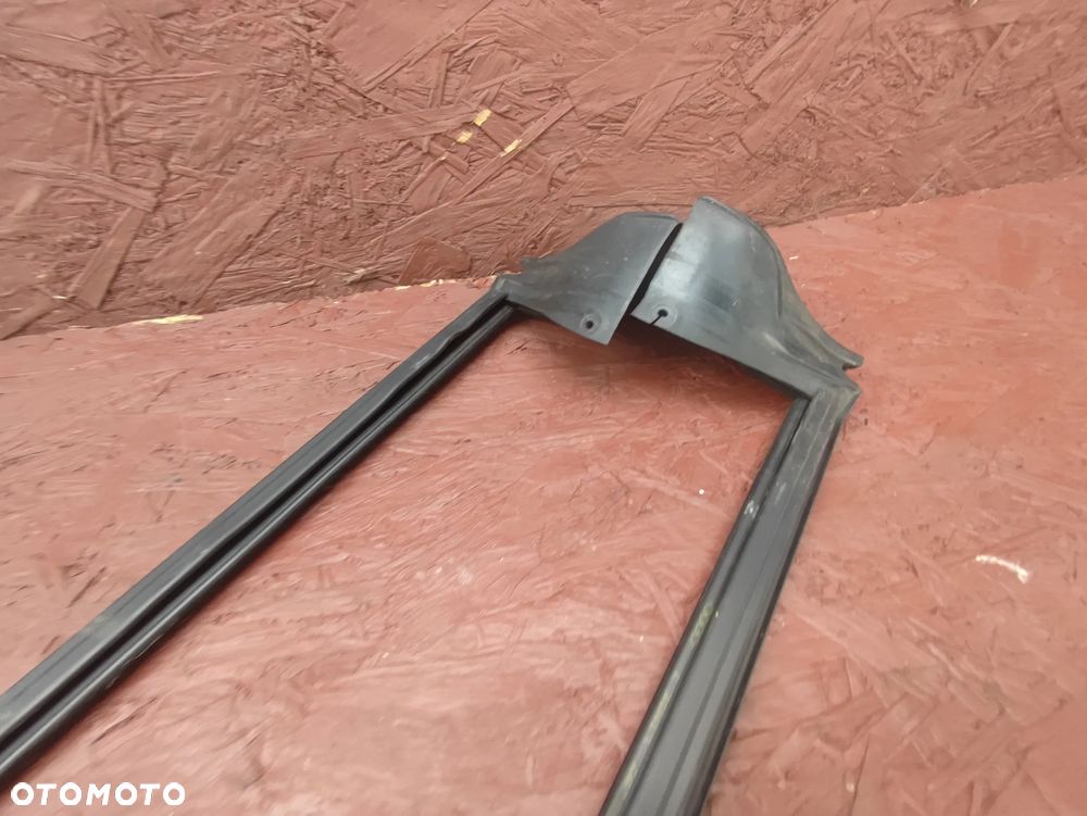 BMW E46 COUPE ORYGINALNA USZCZELKA DRZWI GÓRNA SZYBY WEWNĘTRZNA LEWA / PRAWA W DOBRYM STANIE O NR. 51 32 8 194 731 / 51 32 8 194 732 OEM - 6