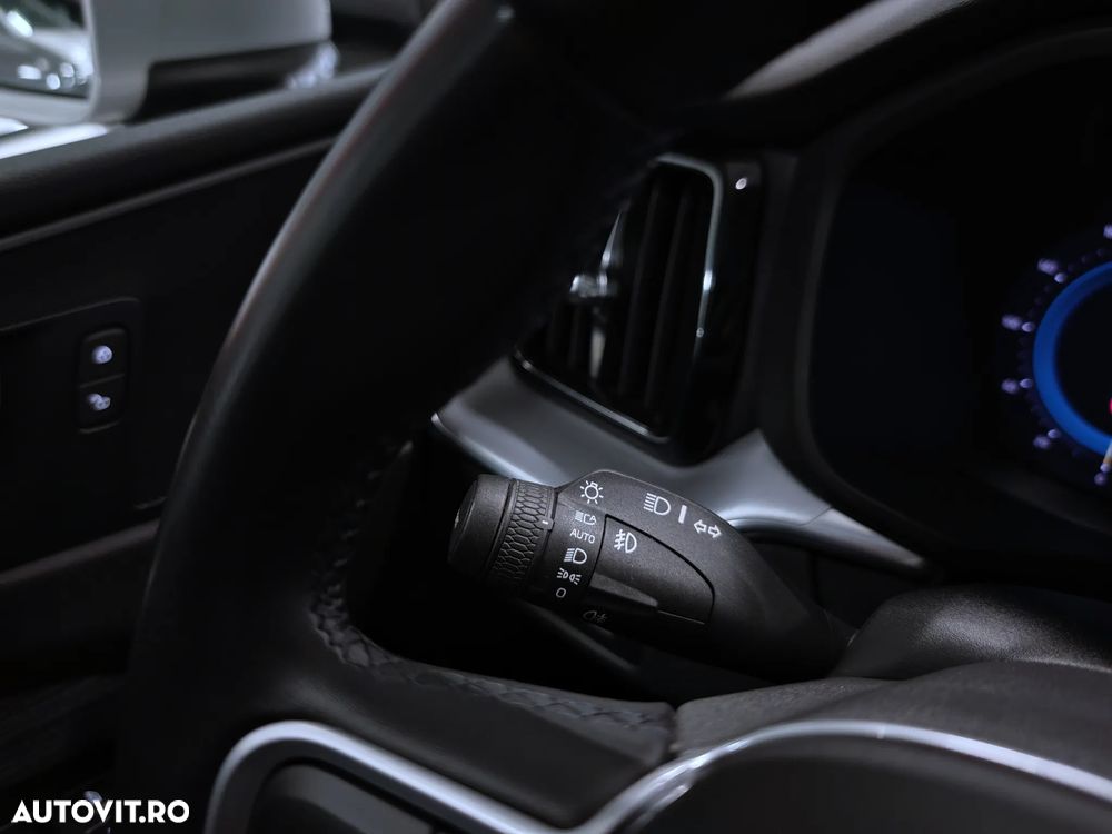 Volvo XC 60 B4 MHEV Momentum Pro - 23