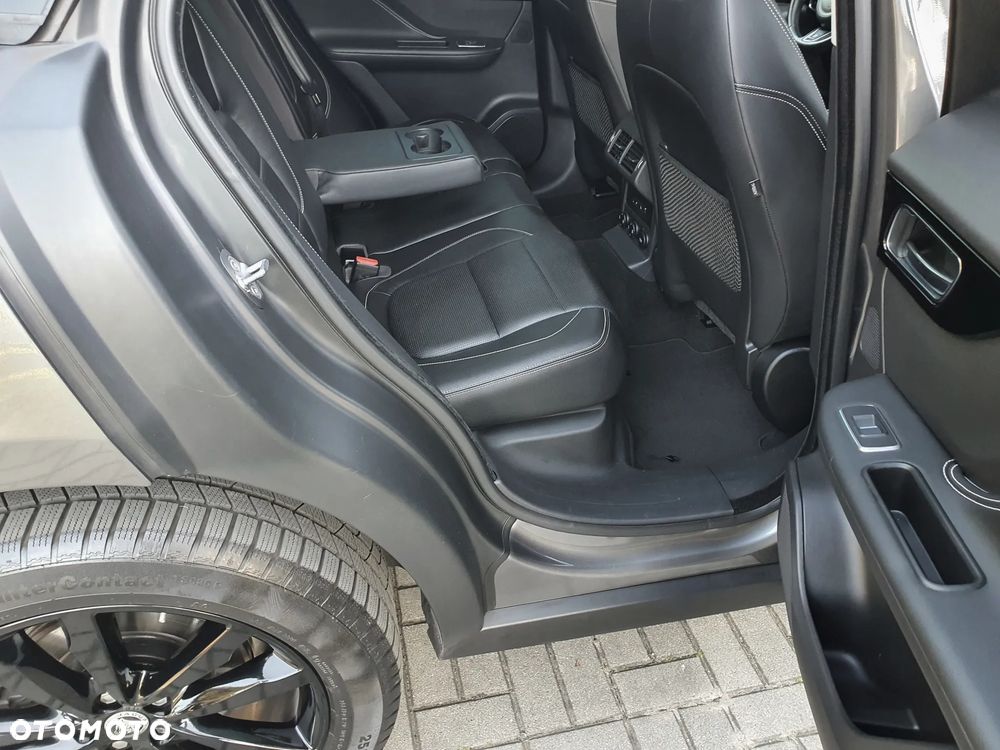 Jaguar F-Pace 20d AWD R-Sport - 18