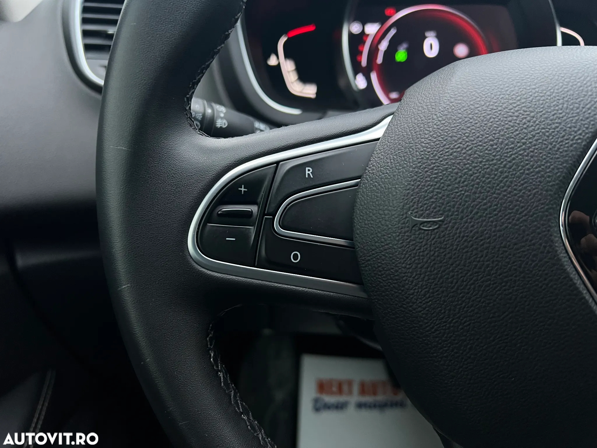 Renault Grand Scenic - 19