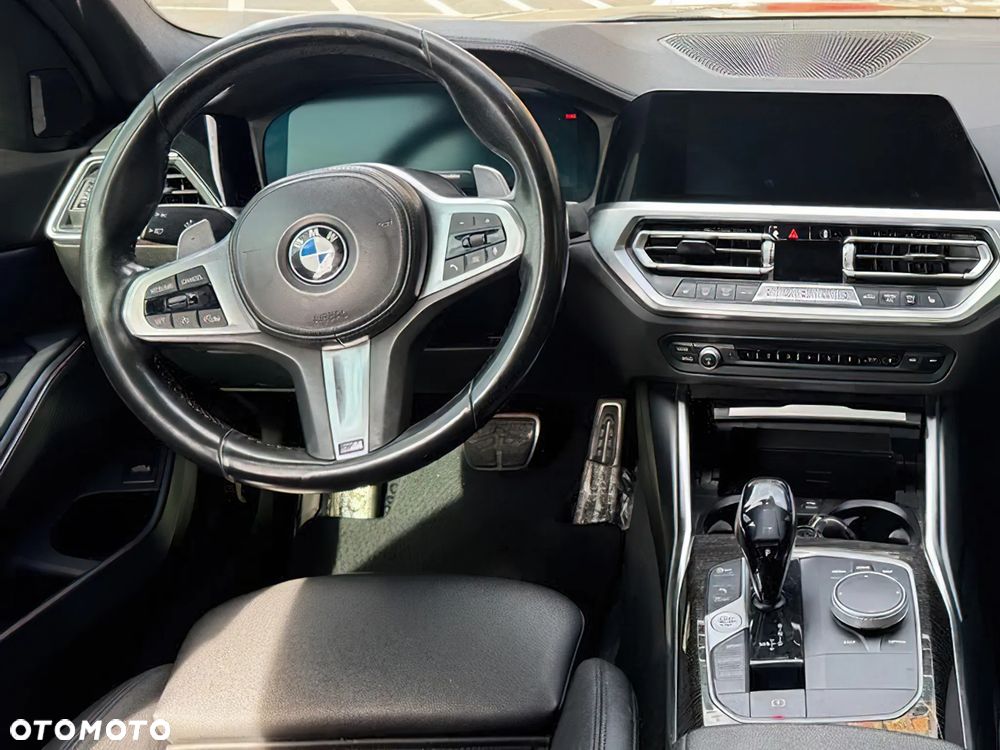BMW Seria 3 330i M Sport - 9