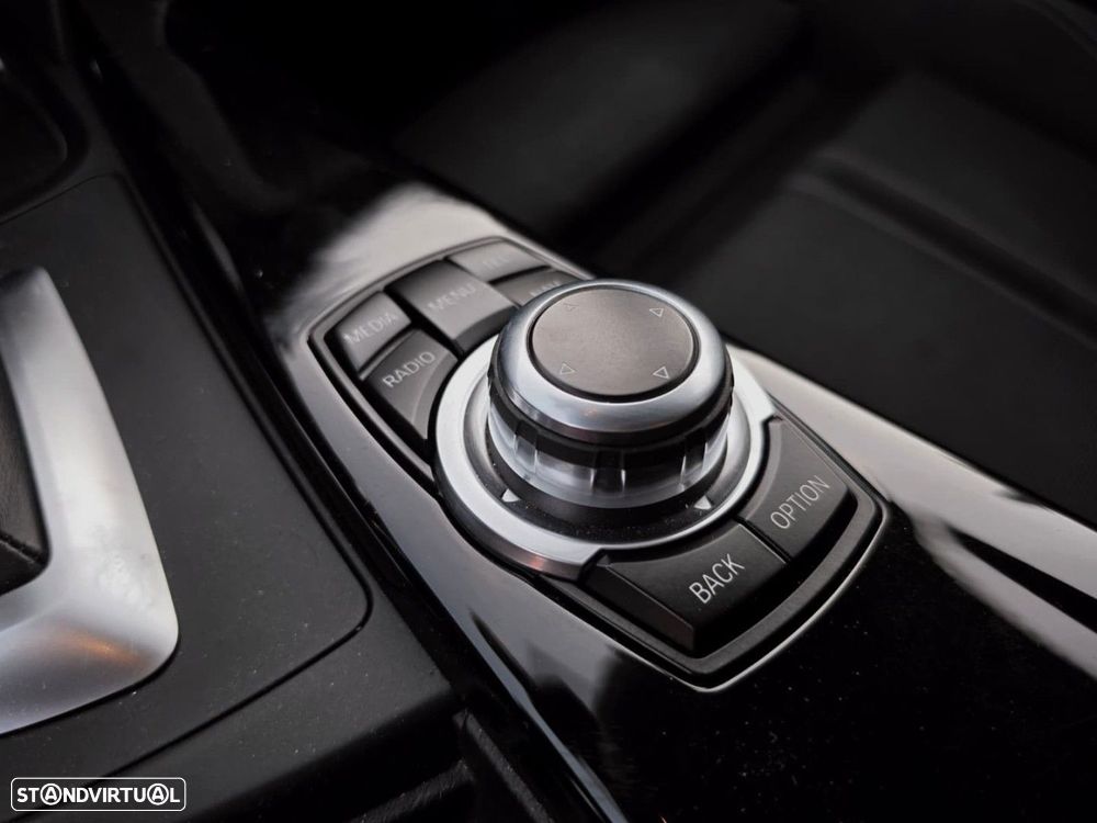 BMW 320 d Auto Line Sport - 17