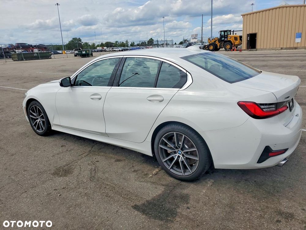 BMW Seria 3 330i xDrive Sport Line - 3