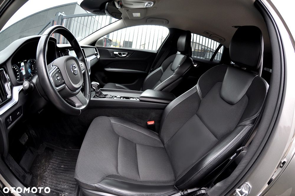 Volvo V60 D4 Geartronic Momentum - 20