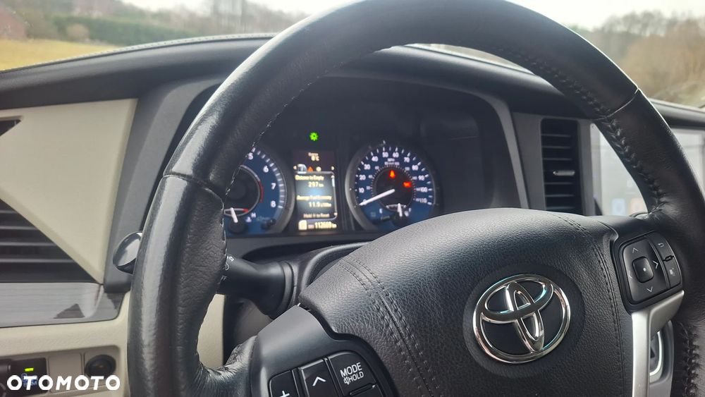 Toyota Sienna 3.5 XLE AWD - 27