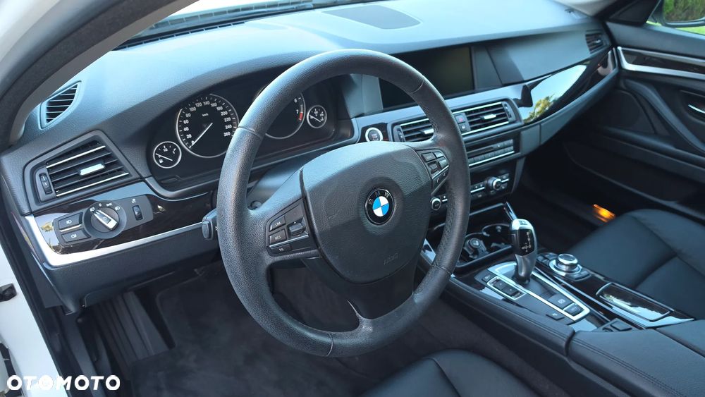 BMW Seria 5 528i - 12