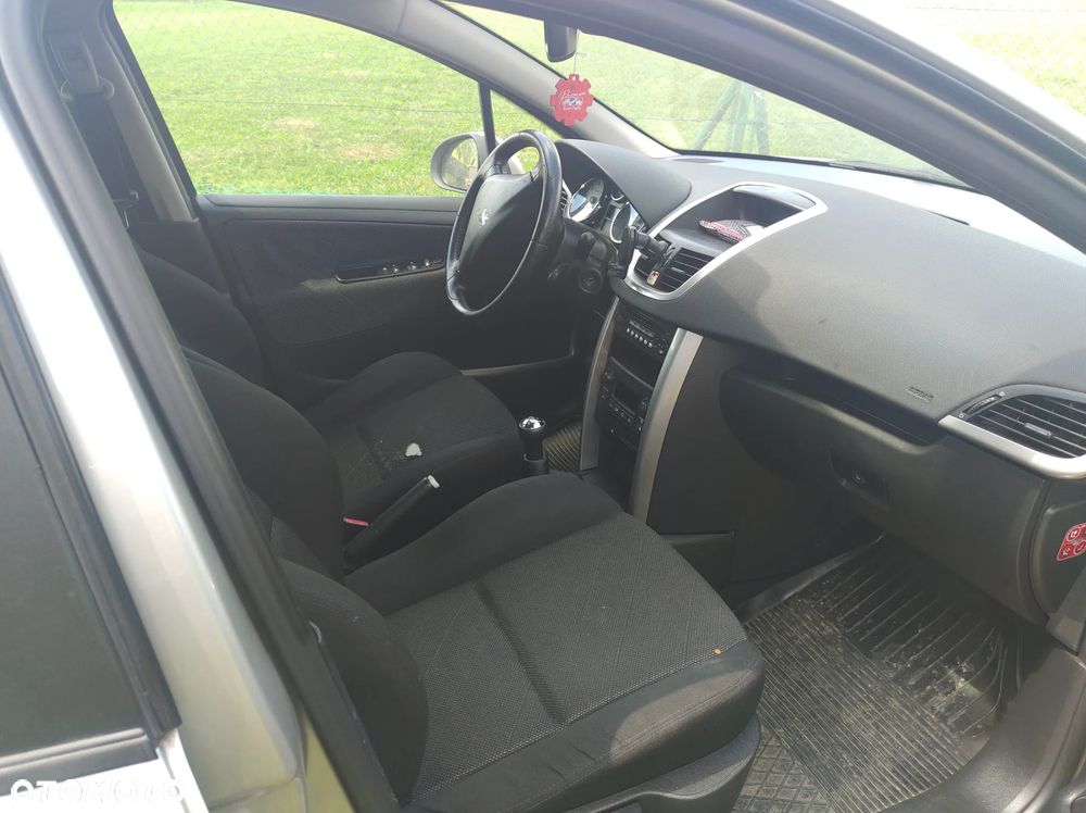 Peugeot 207 1.4 - 7