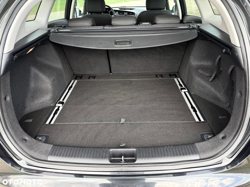 Kia Ceed 1.6 CRDi 128 Platinum Edition - 36