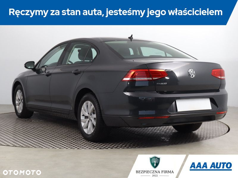Volkswagen Passat - 5