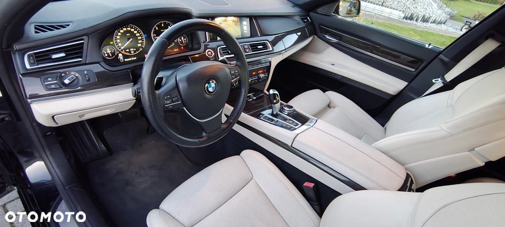 BMW Seria 7 740d Edition Exclusive - 25