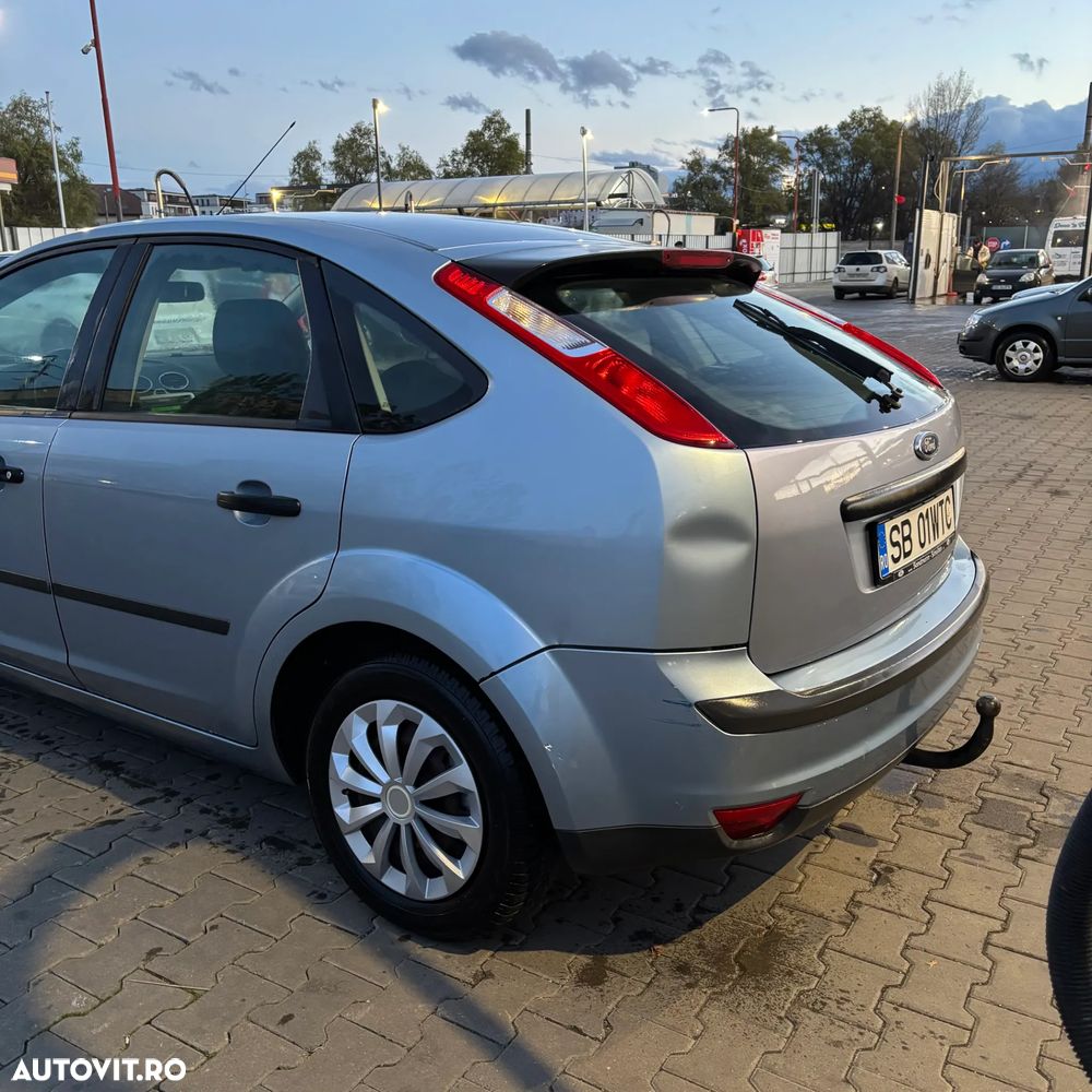 Ford Focus 1.6i 16V - 16