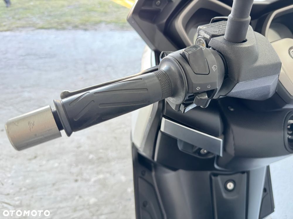 Yamaha X-max - 34