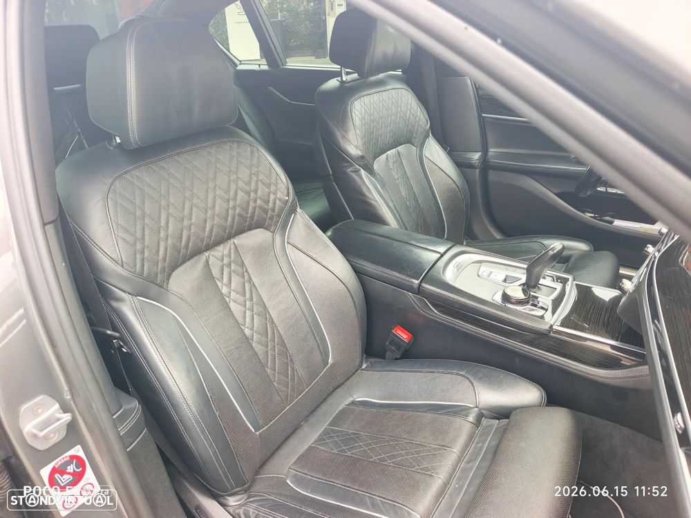 BMW 740 d xDrive Pack M - 14