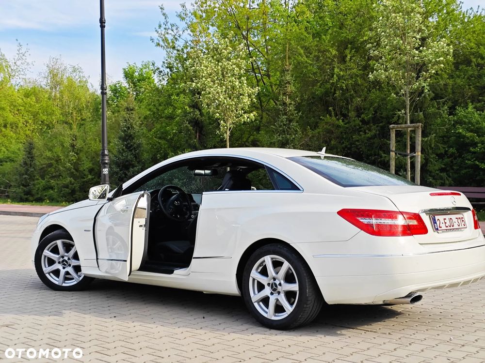 Mercedes-Benz Klasa E 220 CDI DPF BlueEFFICIENCY 7G-TRONIC Avantgarde - 21