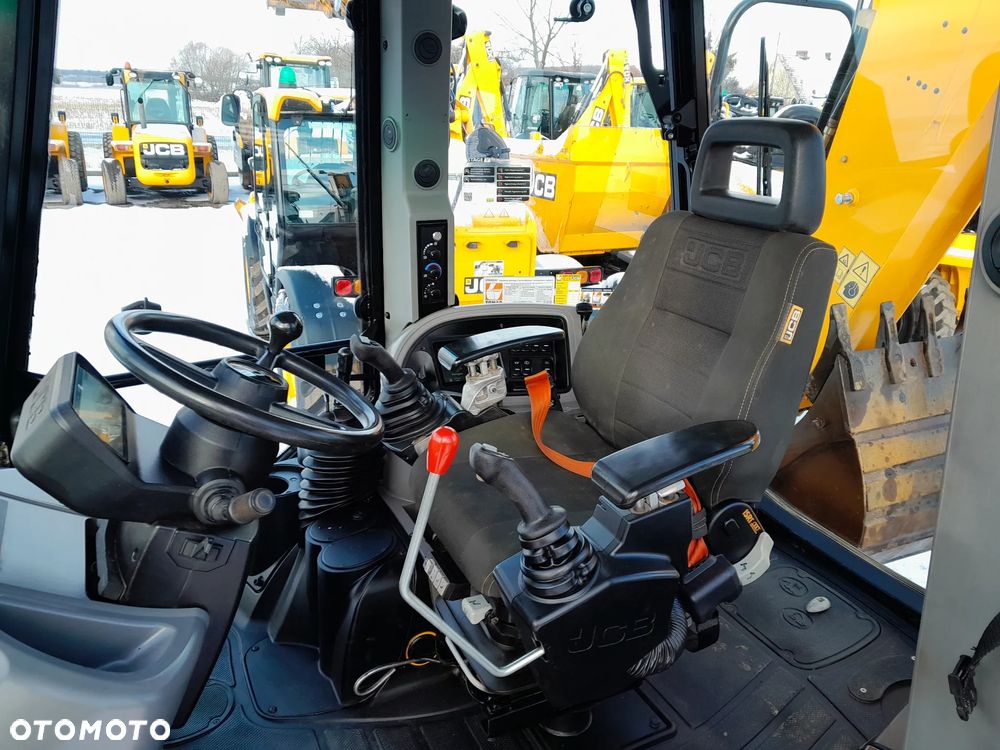 JCB JCB 4CX AEC  2022r - 18