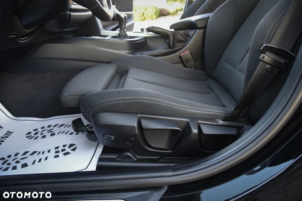 BMW Seria 3 318d Sport Line - 21