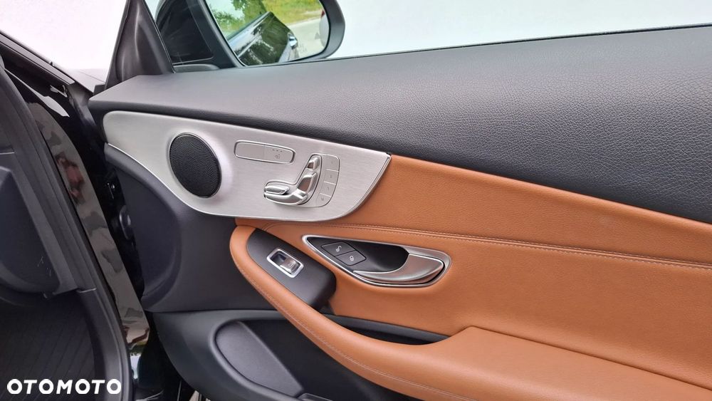 Mercedes-Benz Klasa C 300 9G-TRONIC - 12