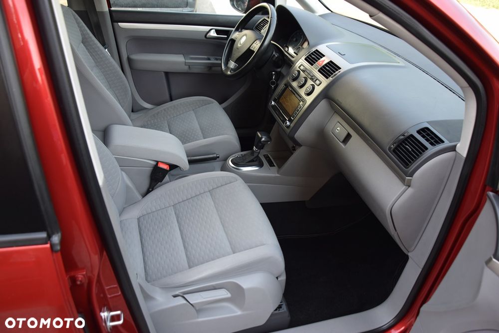 Volkswagen Touran 1.4 TSI DSG Conceptline - 11