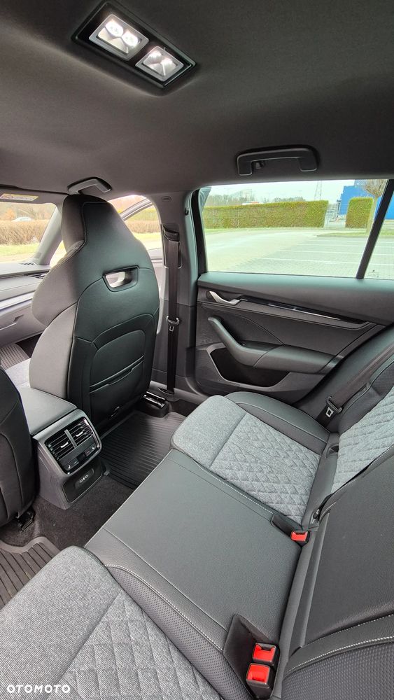 Skoda Octavia 1.5 TSI mHEV DSG Sportline - 22