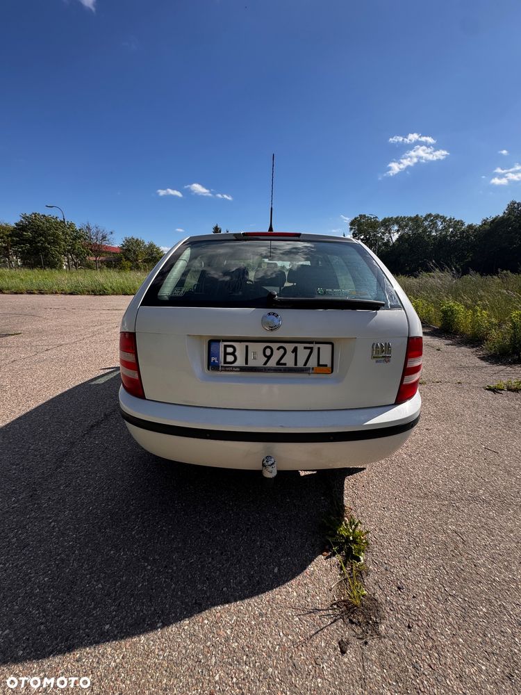 Skoda Fabia 1.4 16V Active - 8