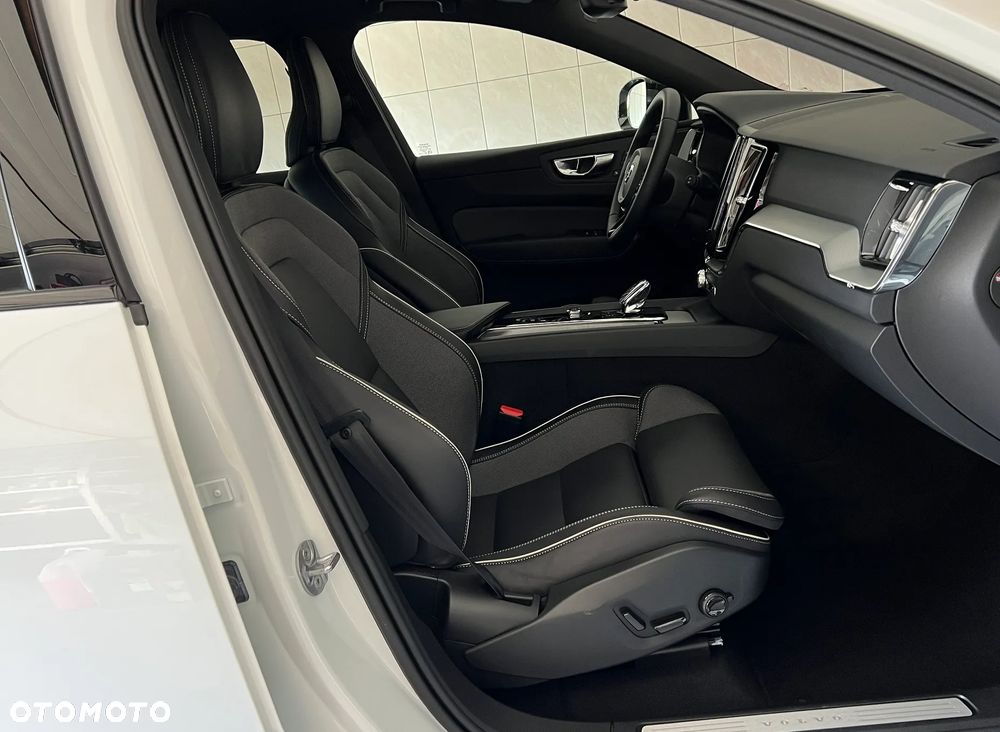 Volvo XC 60 B4 D AWD Plus Dark - 10