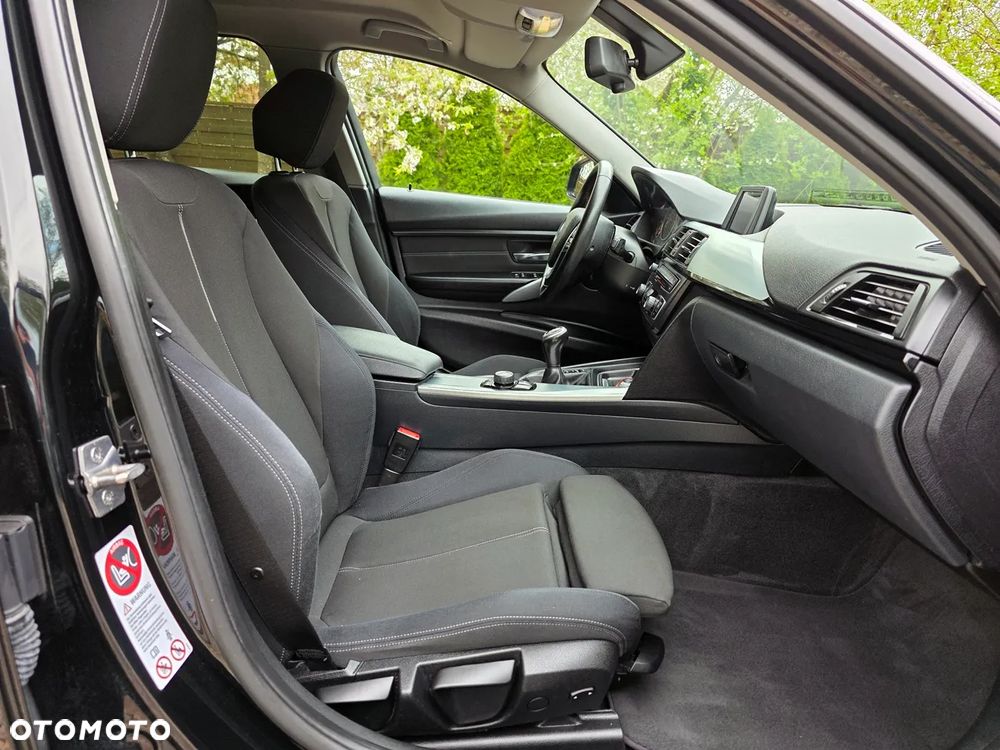 BMW Seria 3 318d DPF Edition Sport - 24