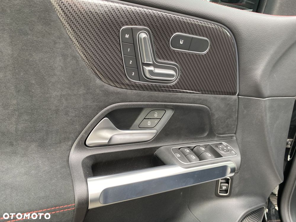 Mercedes-Benz GLB - 8