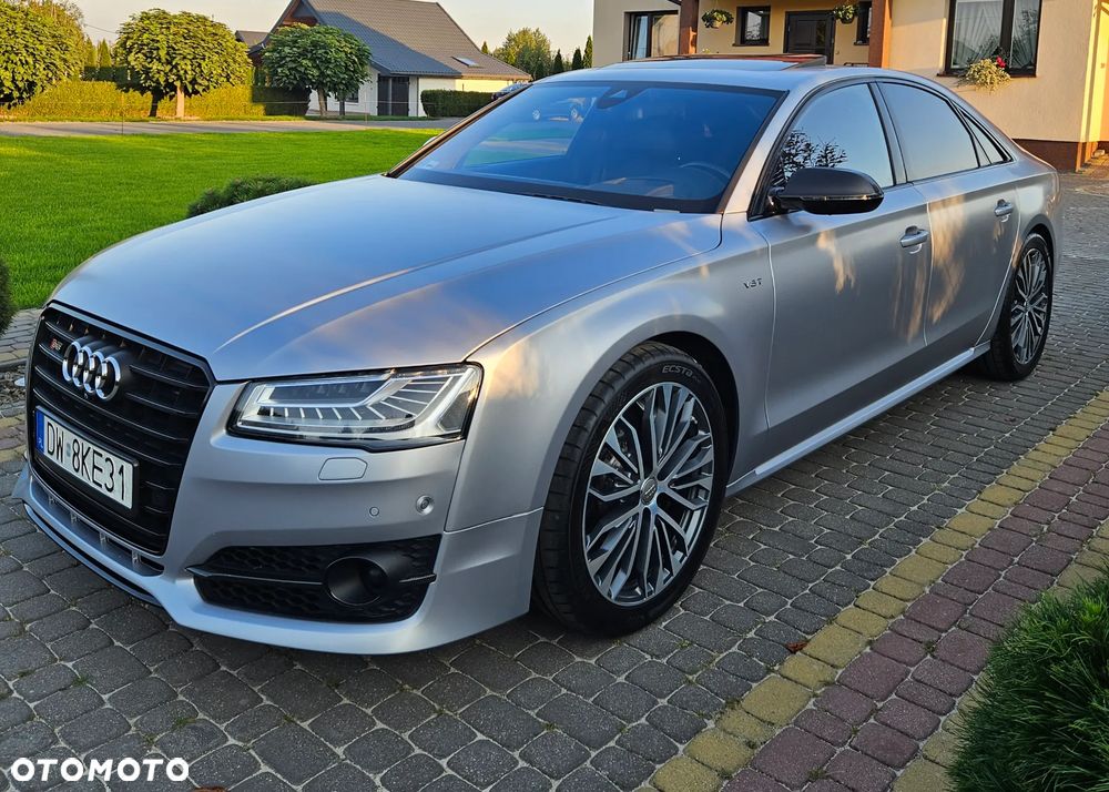 Audi S8 - 8