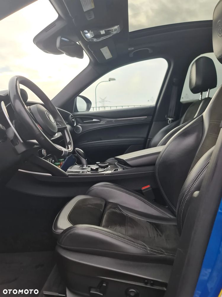 Alfa Romeo Stelvio V6 2.9 Bi-Turbo AT8-Q4 Quadrifoglio - 9
