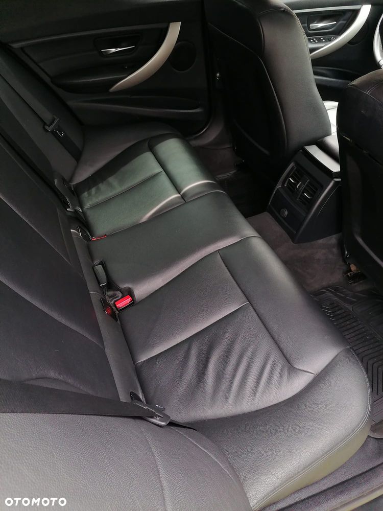 BMW Seria 3 318d - 13