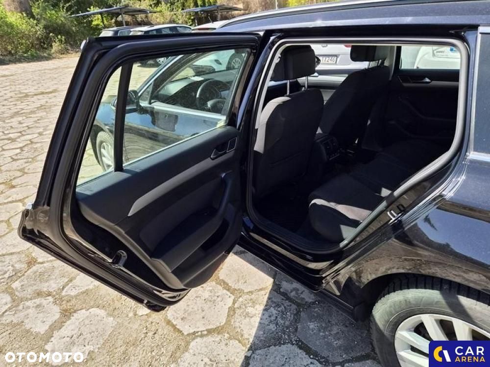 Volkswagen Passat - 31