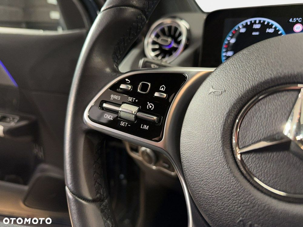 Mercedes-Benz GLA - 21