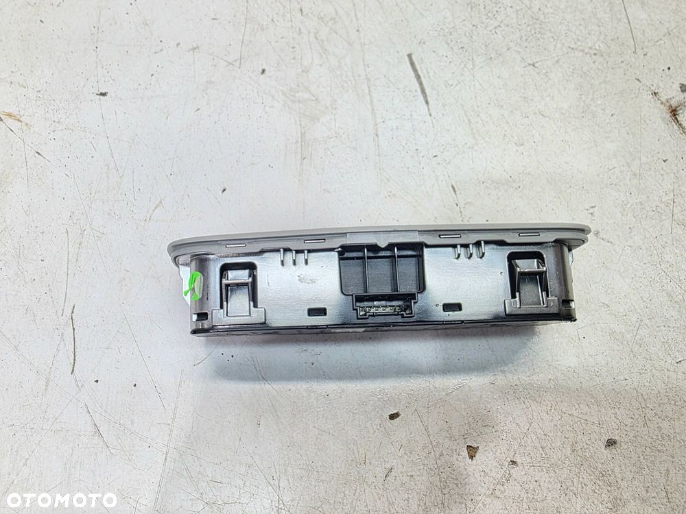 LAMPKA PODSUFITKI AUDI A3 8V 8V0947111A ET1 - 4