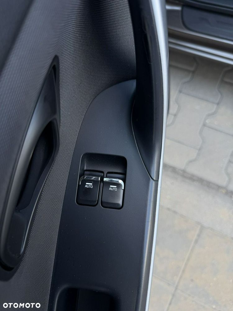 Kia Ceed - 11