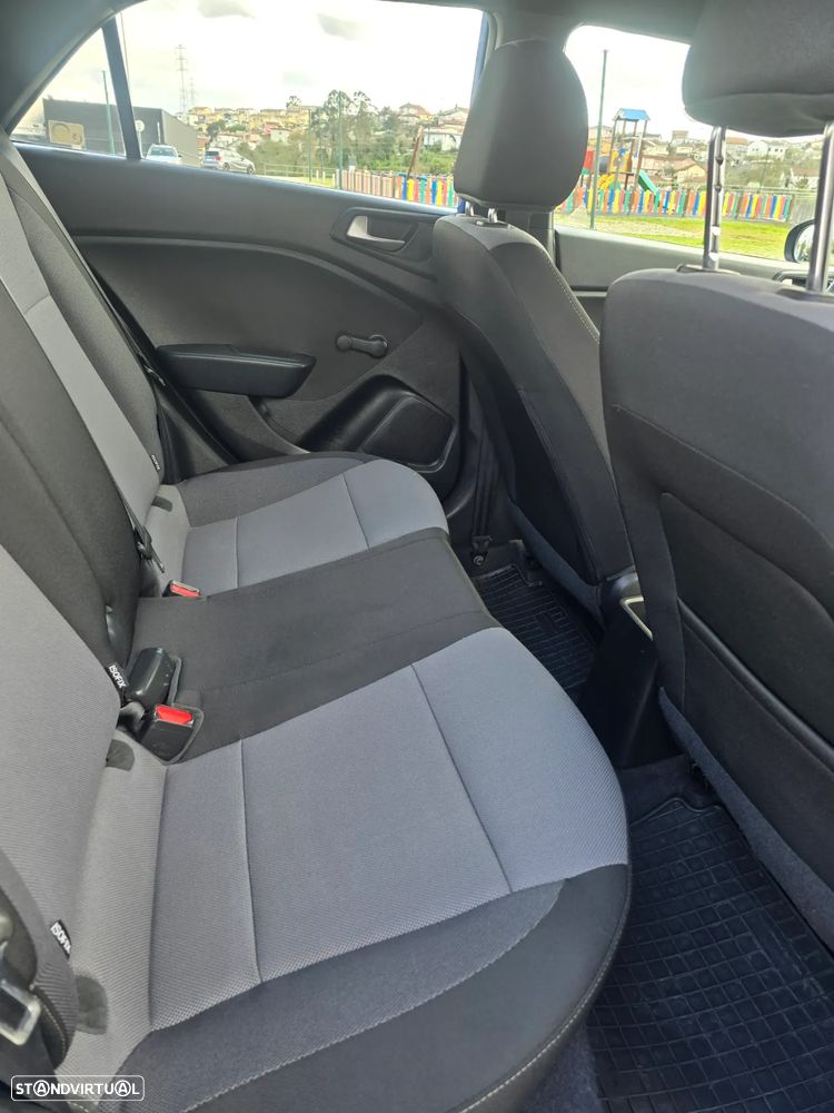 Hyundai i20 1.1 CRDi Access - 9