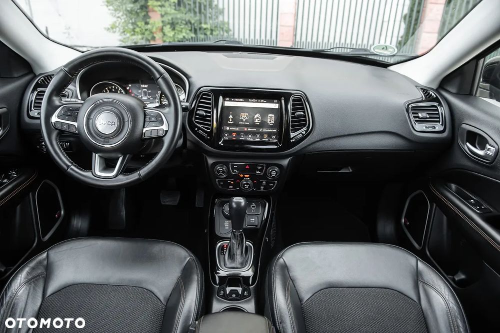 Jeep Compass - 28