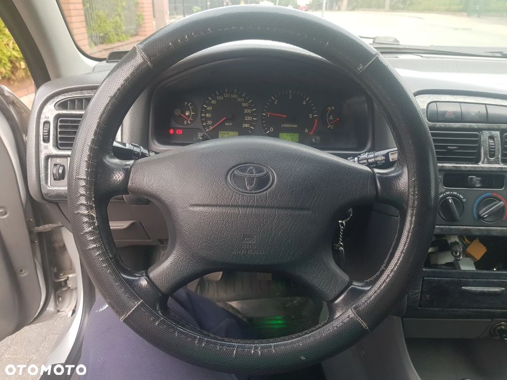 Toyota Avensis - 27