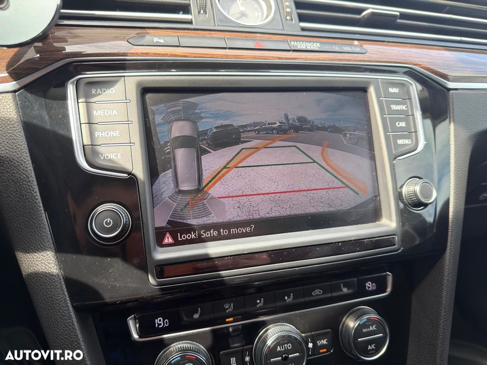 Volkswagen Passat 2.0 TDI DSG Highline - 9