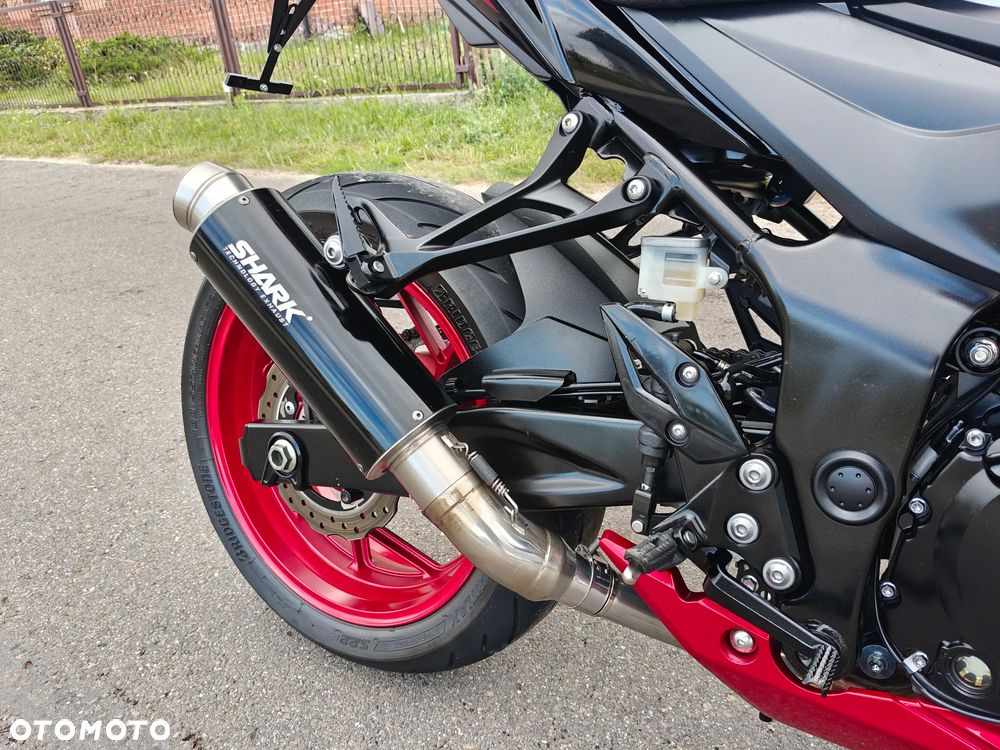 Suzuki GSX - 13