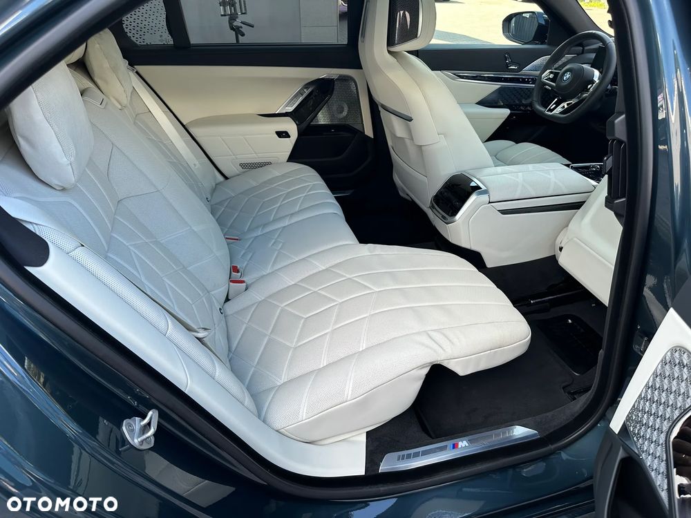 BMW Seria 7 M760e PHEV xDrive Individual Edition sport - 26