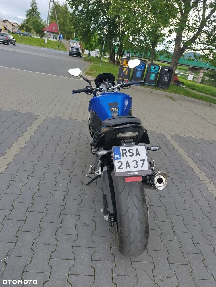 Suzuki GSR - 3