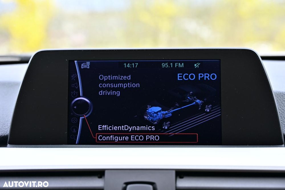 BMW Seria 3 320i Efficient Dynamics Edition - 30