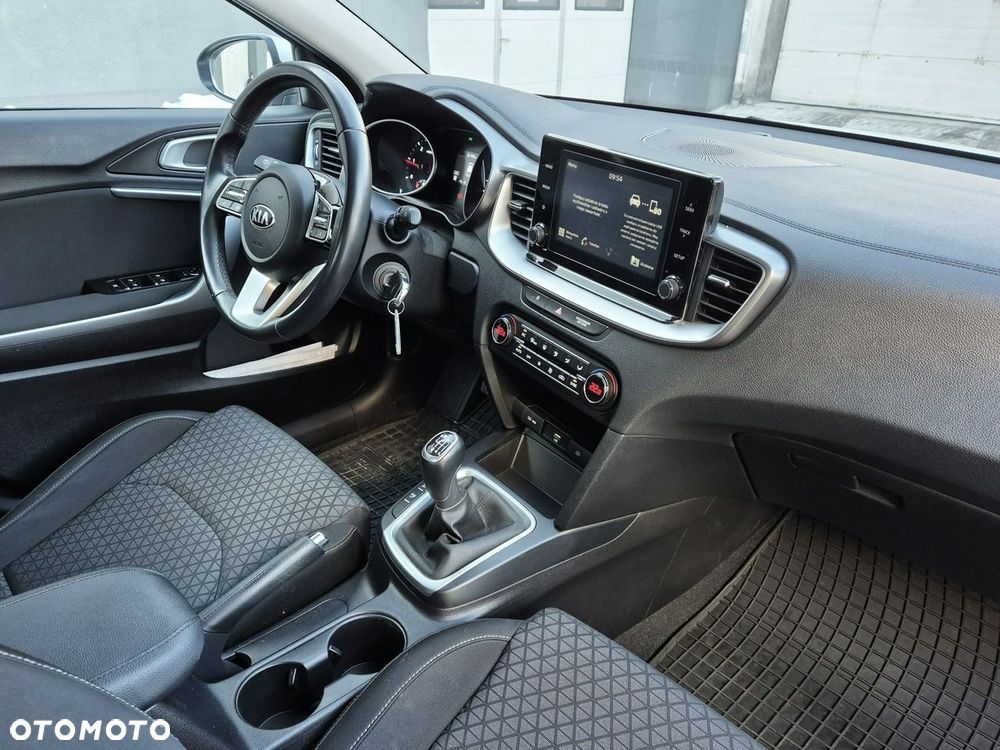 Kia Ceed 1.6 CRDi mHEV M - 21