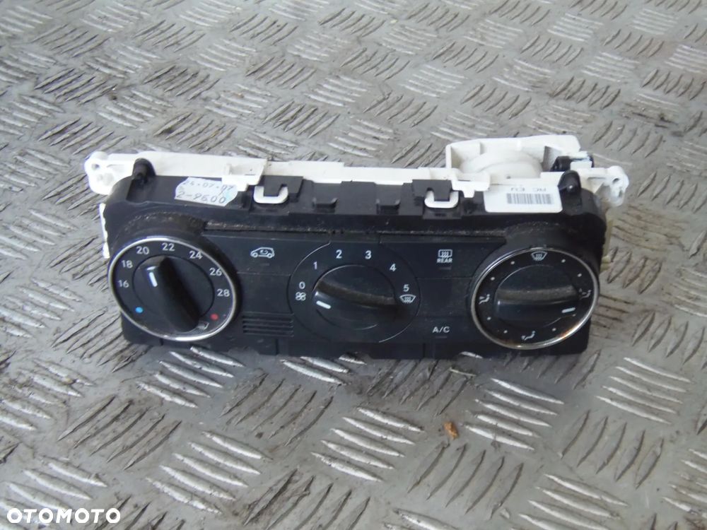 PANEL NAWIEWU KLIMATYZACJI MERCEDES-BENZ W169 - 1