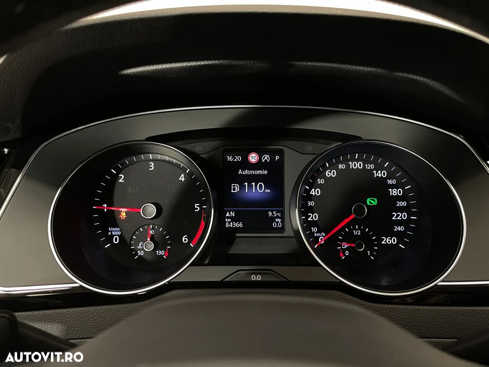 Volkswagen Passat 2.0 TDI DSG Highline - 27
