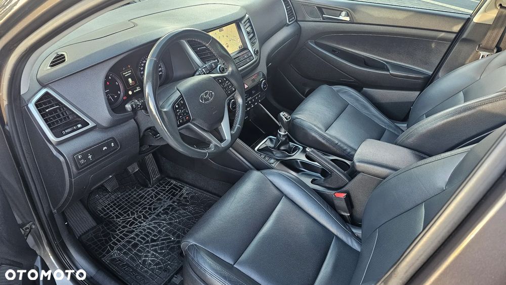 Hyundai Tucson 1.7 CRDI BlueDrive TourdePologne 2WD - 40