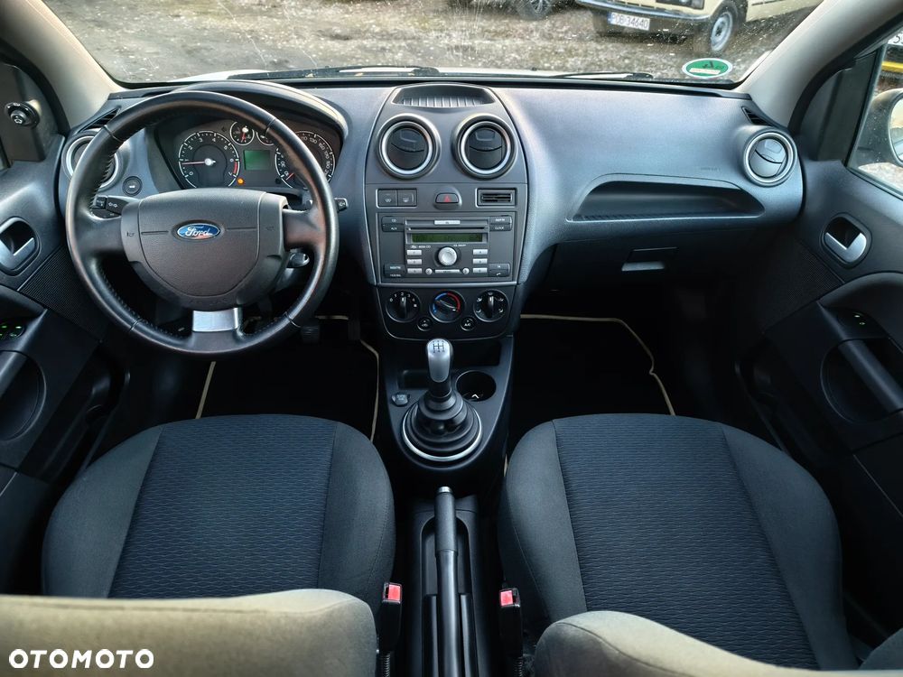 Ford Fiesta 1.3 Ghia - 10