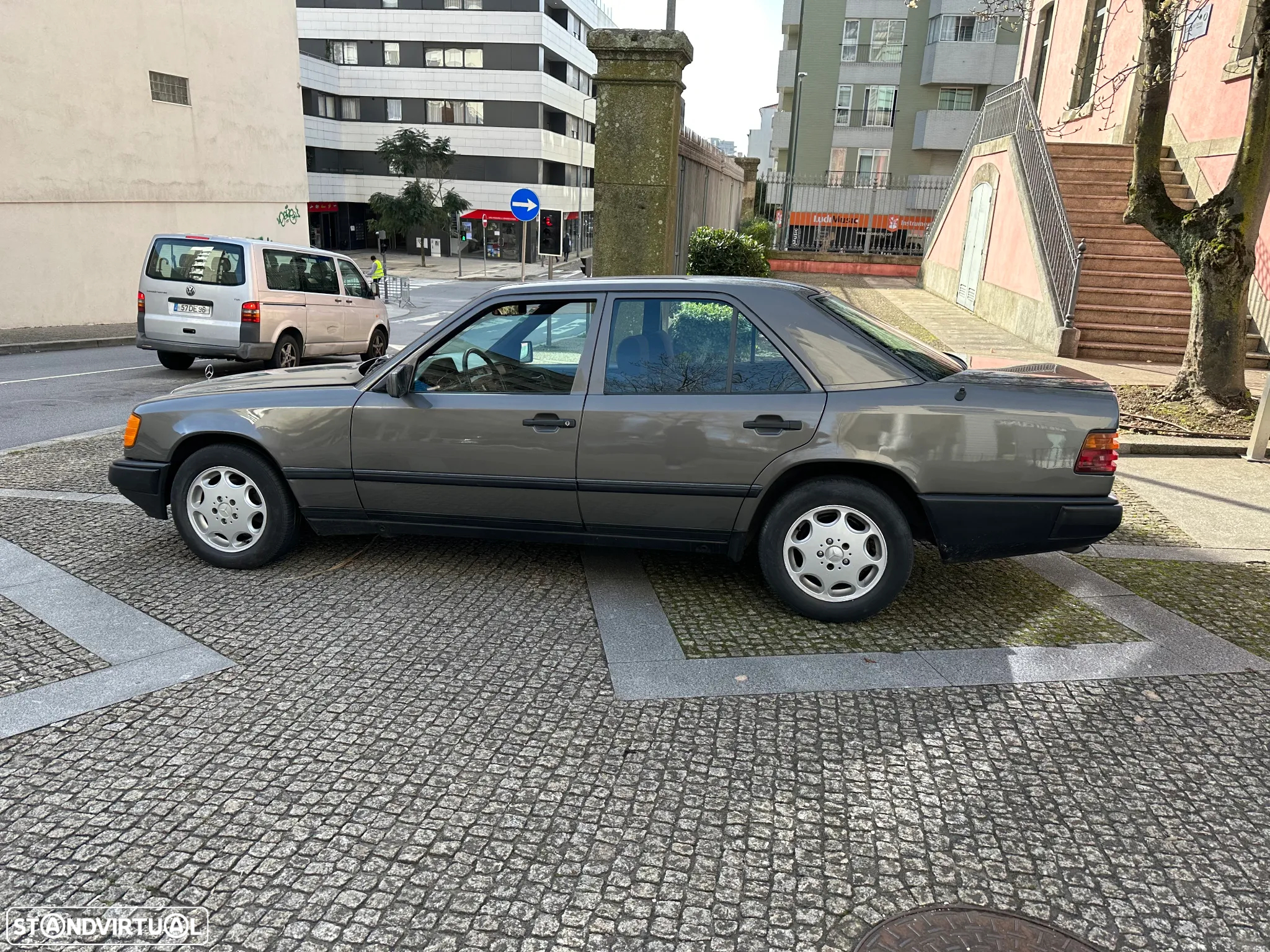Mercedes-Benz E 230 - 3